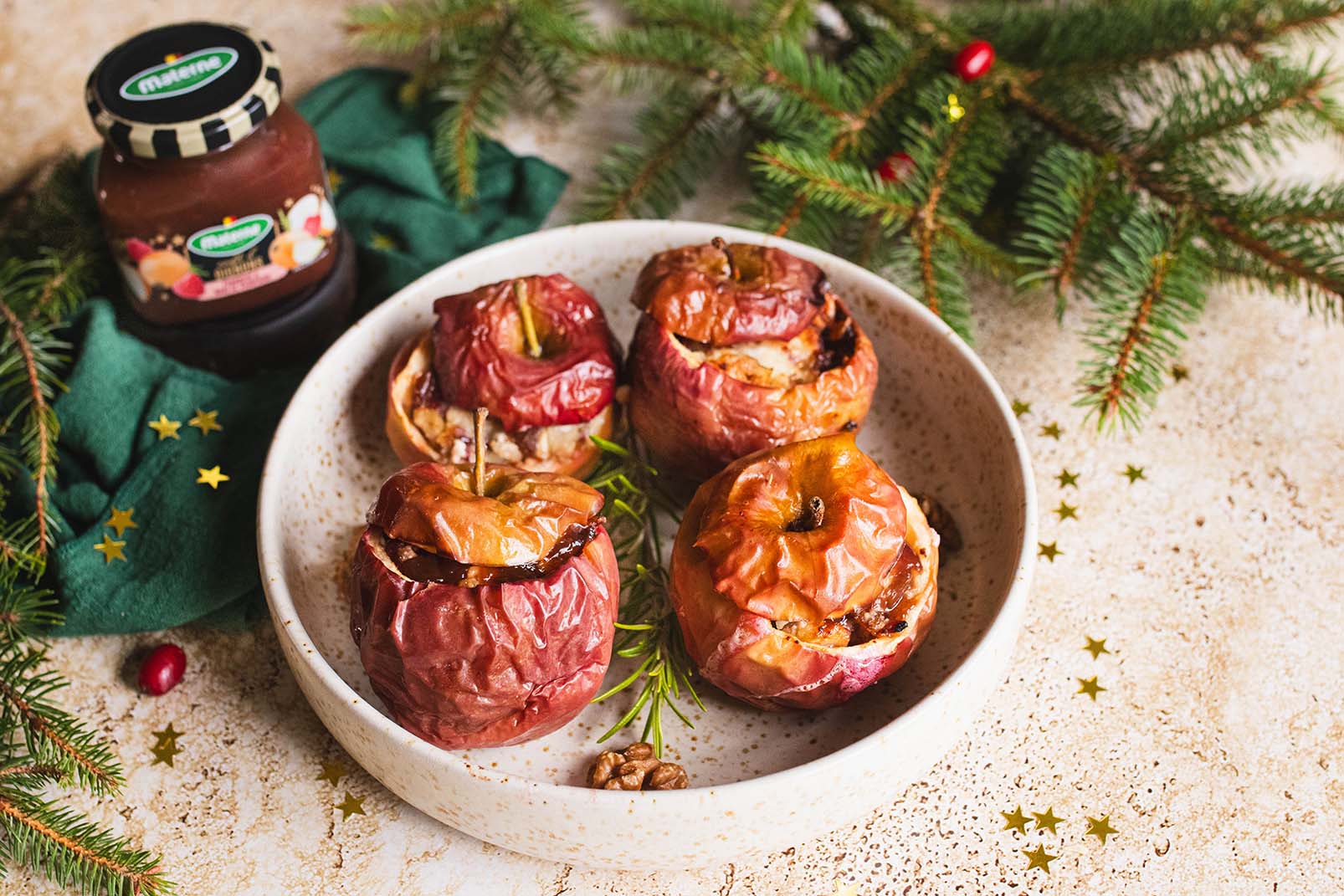 Pommes Farcies Gourmandes au Chèvre, Noix, magret de canard & confit d’oignons à la framboise et marc de champagne