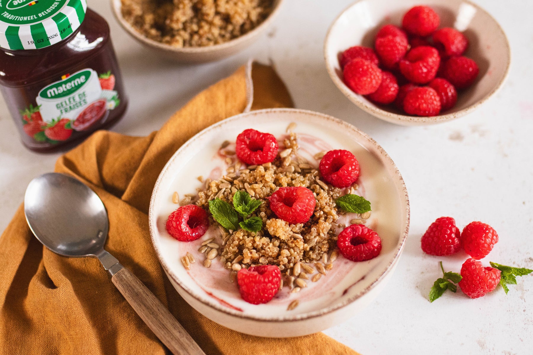 Quinoa Bowl à la gelée de fraises